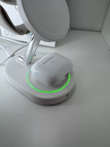 DEVIA 3 az 1-ben mágneses vezeték nélküli töltőállvány – stílusos és praktikus megoldás iPhone, AirPods és Apple Watch töltésére